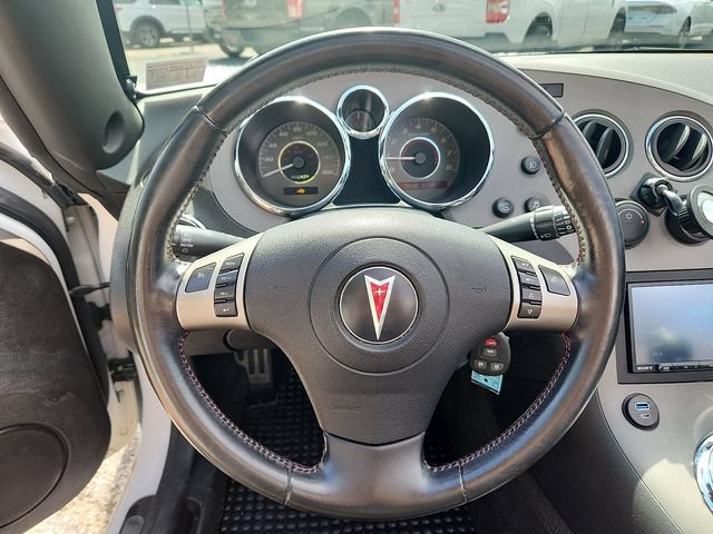 Used 2008 Pontiac Solstice GXP w/ Premium Package RWD image 10
