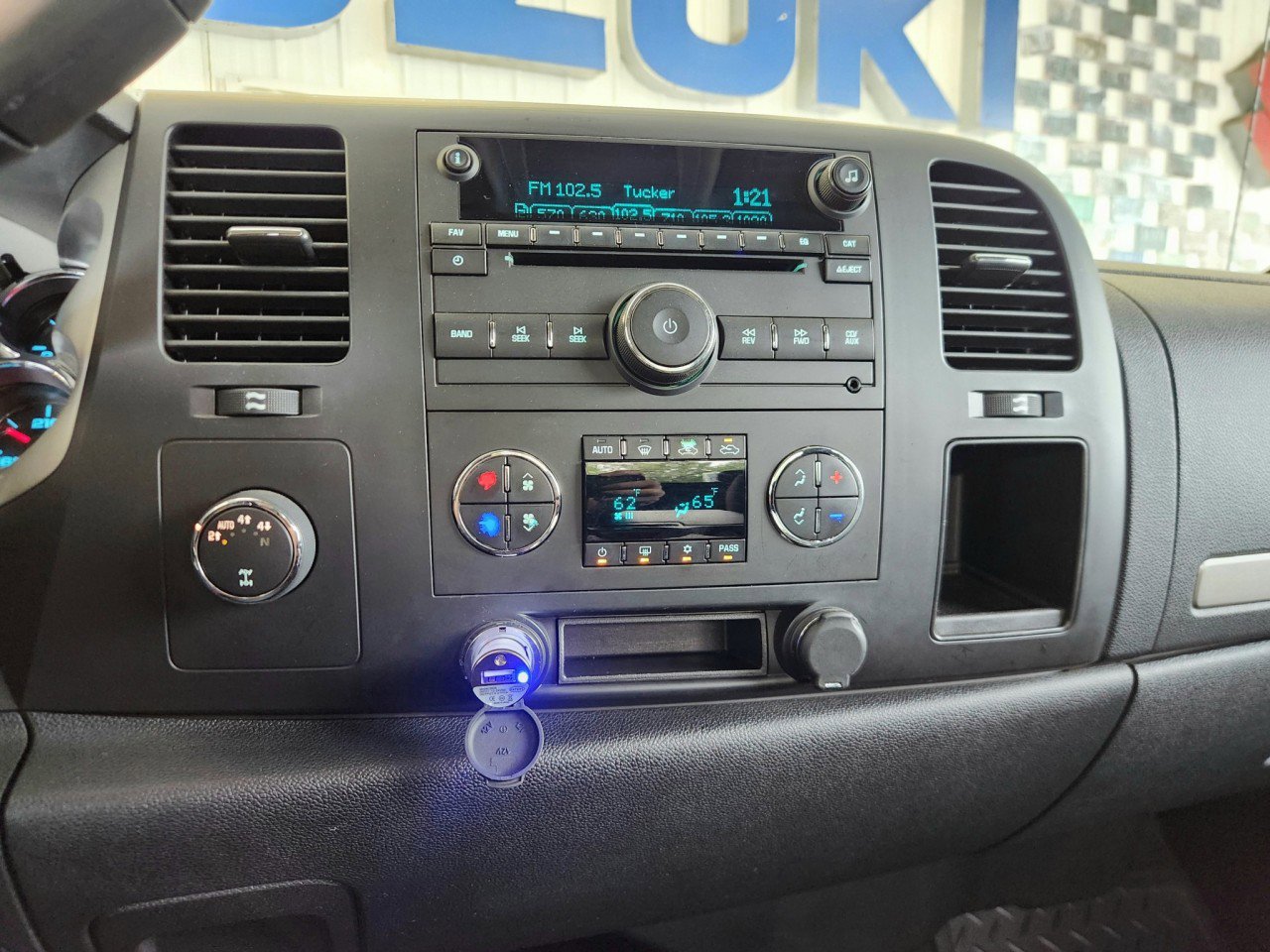 Used 2007 Chevrolet Silverado 1500 LT w/ 1LT Convenience Package AWD/4WD image 8