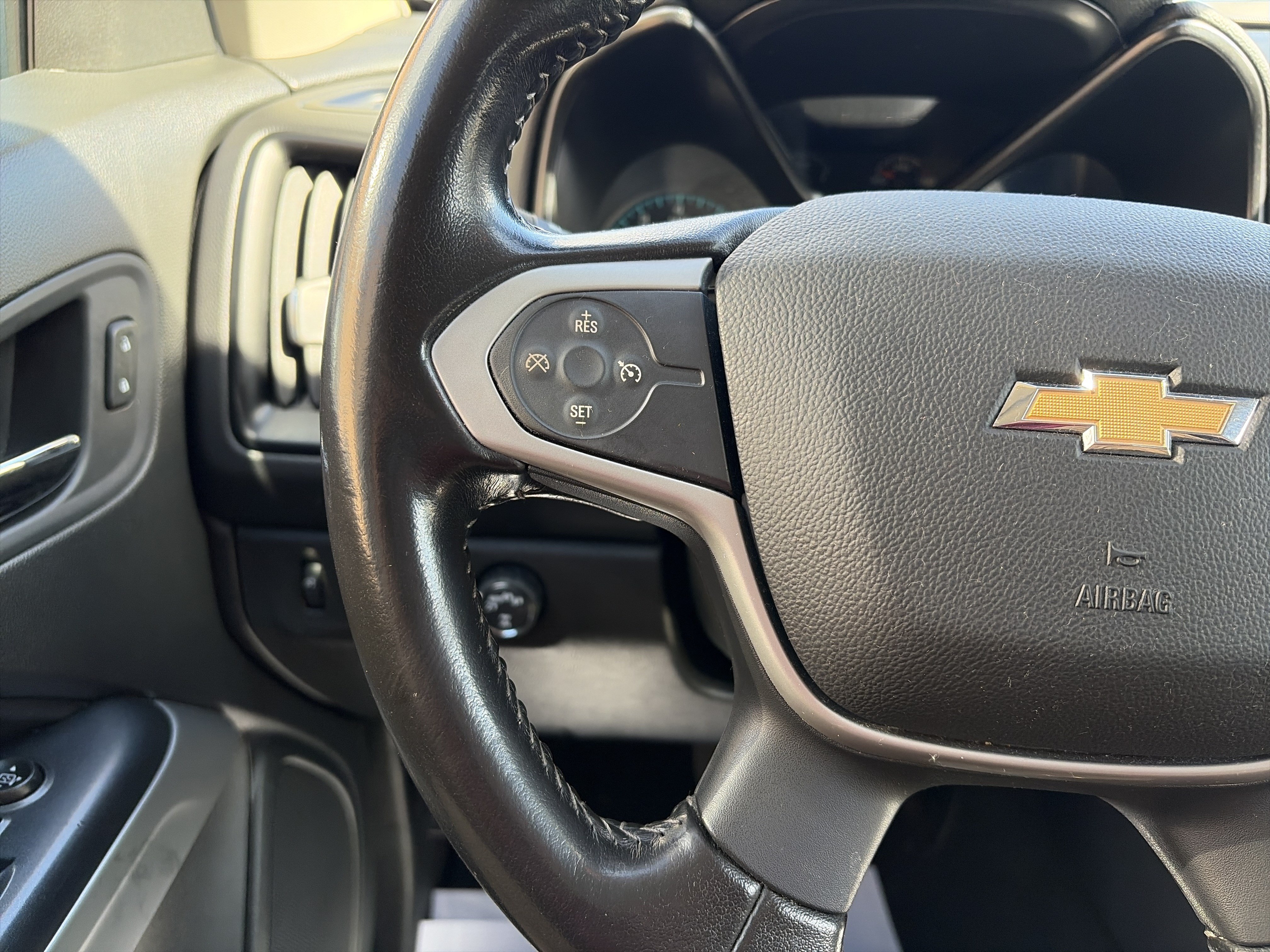 Used 2021 Chevrolet Colorado LT AWD/4WD image 18