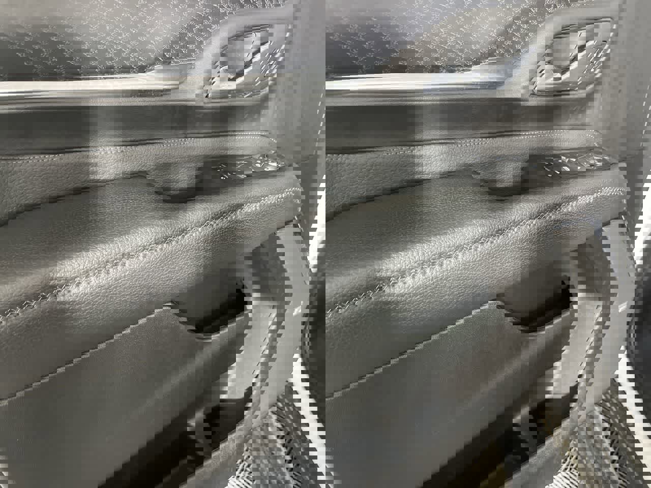 Used 2023 GMC Yukon XL Denali image 13