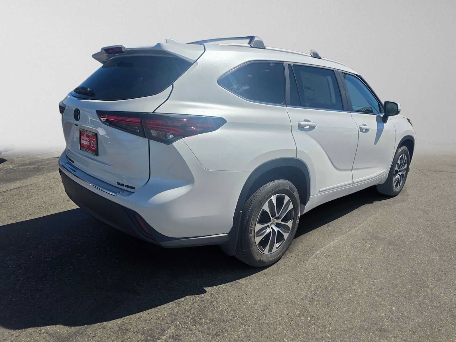 New 2026 Toyota Highlander XLE w/ Protection Package #3 (TMS) AWD/4WD image 3