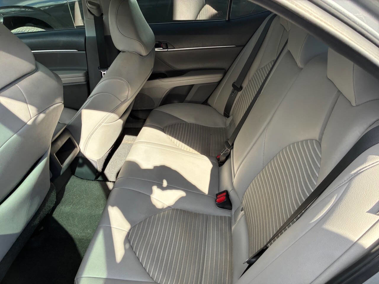 Used 2018 Toyota Camry SE w/ Convenience Package image 6