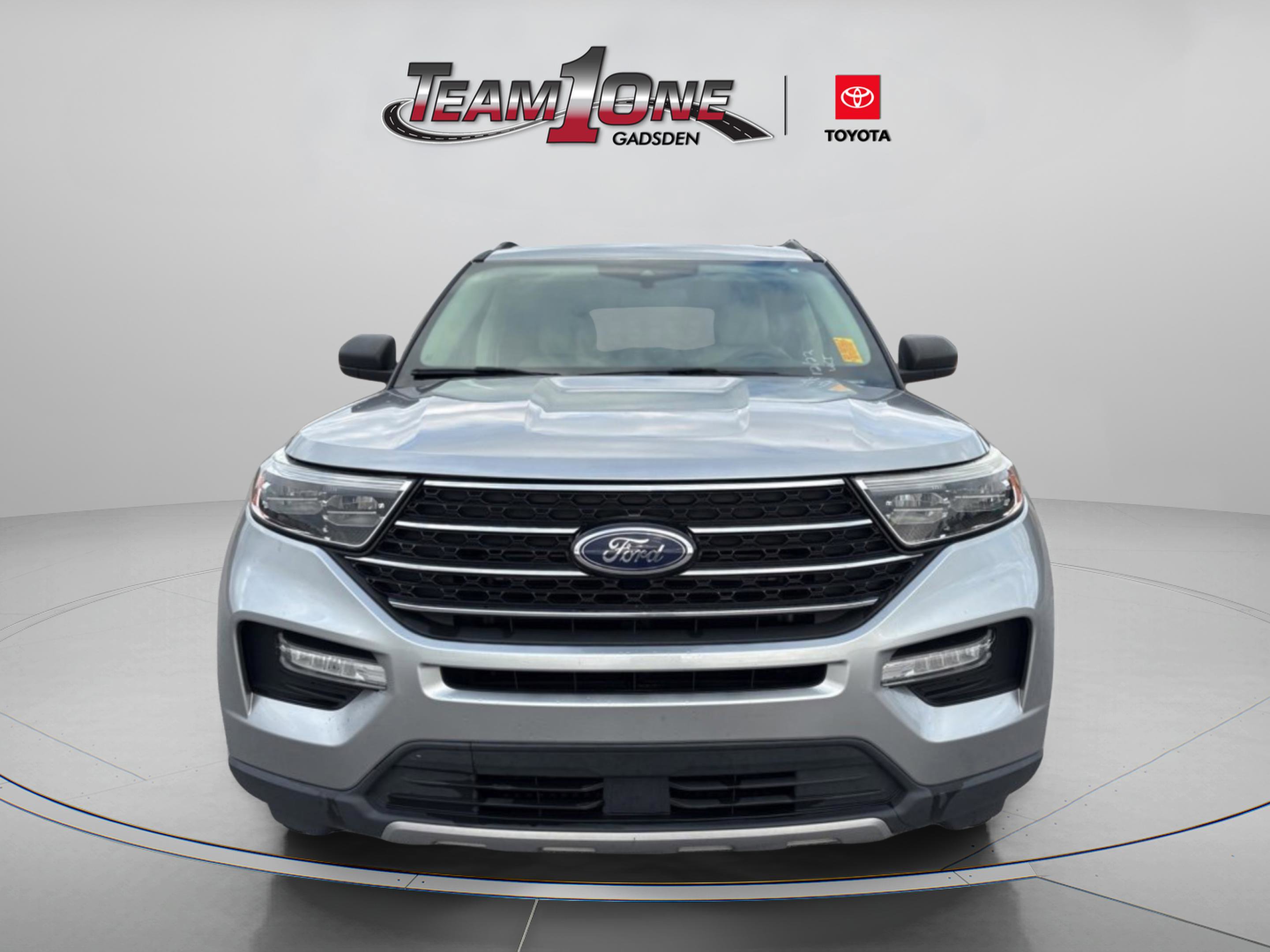 Used 2021 Ford Explorer XLT w/ Equipment Group 202A image 2