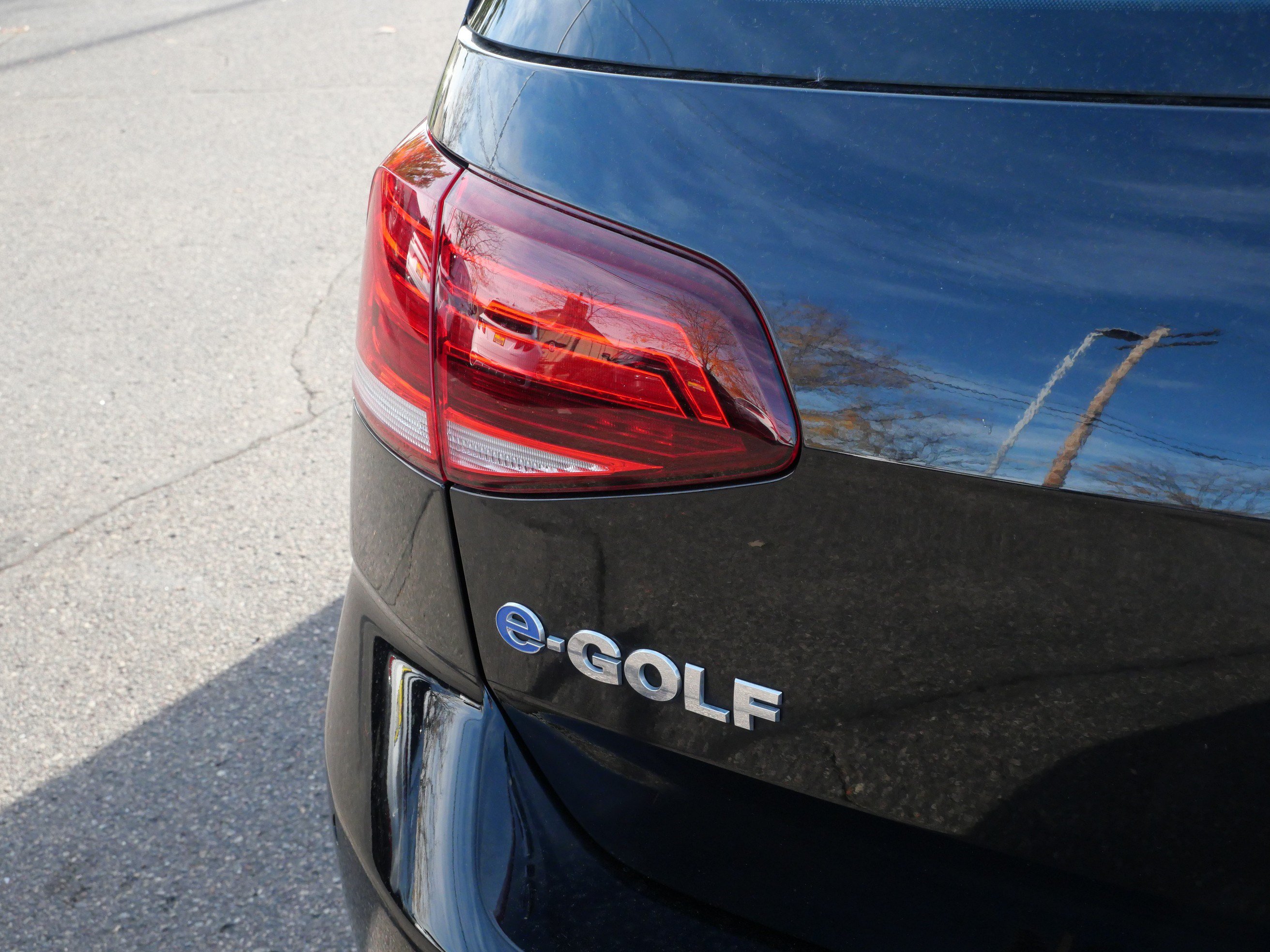 Used 2017 Volkswagen e-Golf SEL Premium FWD image 17