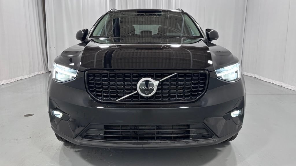 Certified 2026 Volvo XC40 B5 Plus AWD/4WD image 3