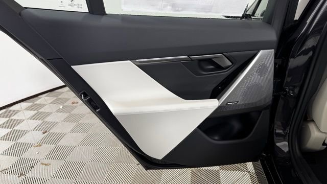 New 2026 BMW 550e xDrive w/ Premium Package image 17