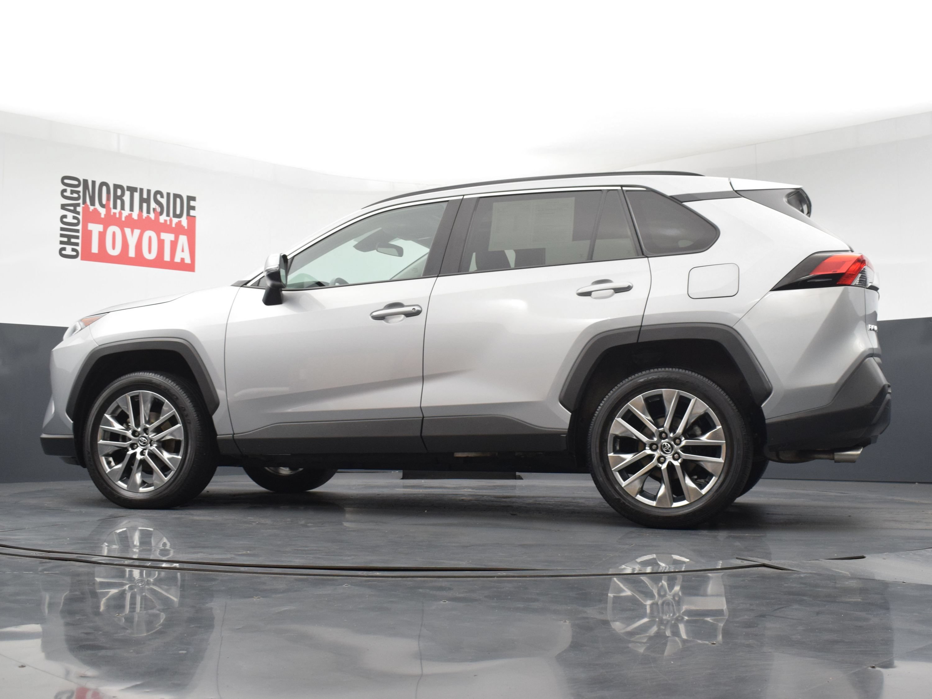 Used 2020 Toyota RAV4 XLE Premium AWD/4WD image 28
