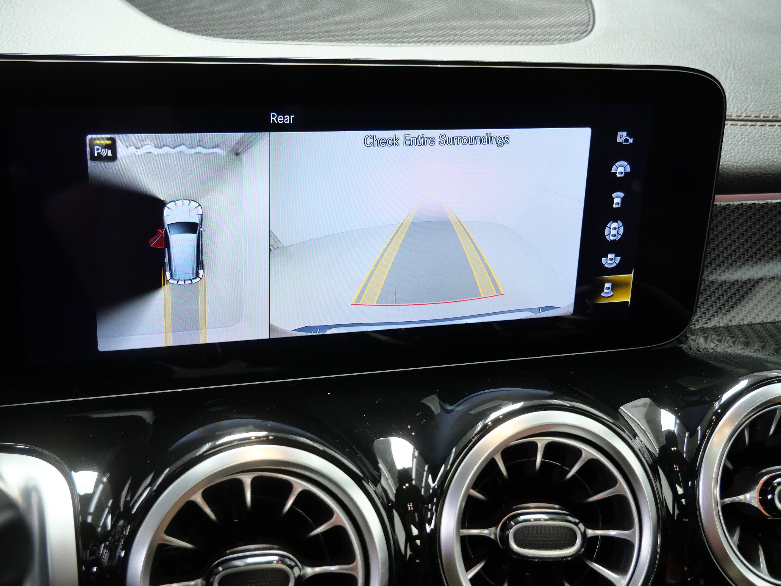 Certified 2022 Mercedes-Benz GLB 35 AMG 4MATIC image 31
