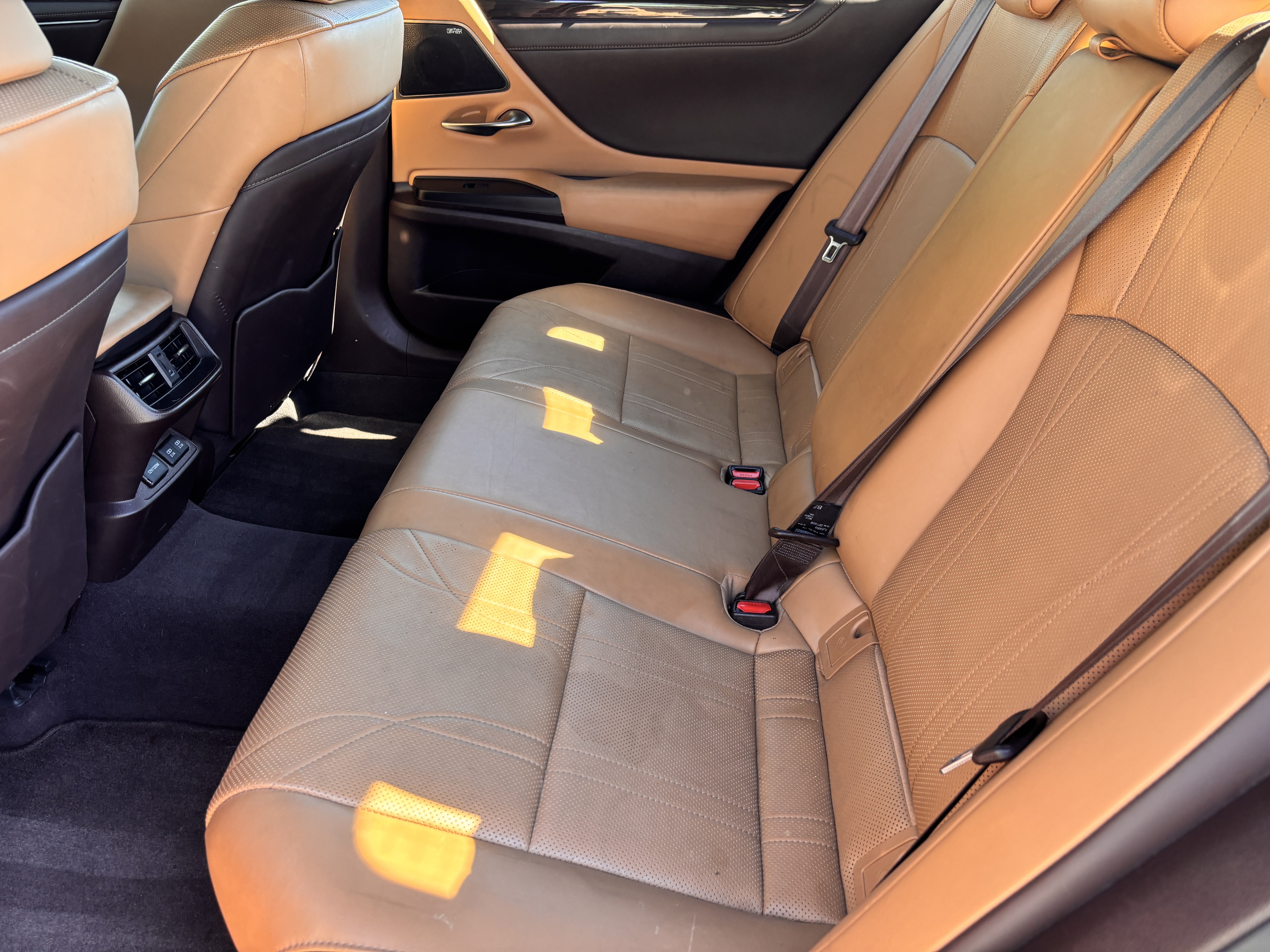Used 2019 Lexus ES 300h Ultra Luxury FWD image 32