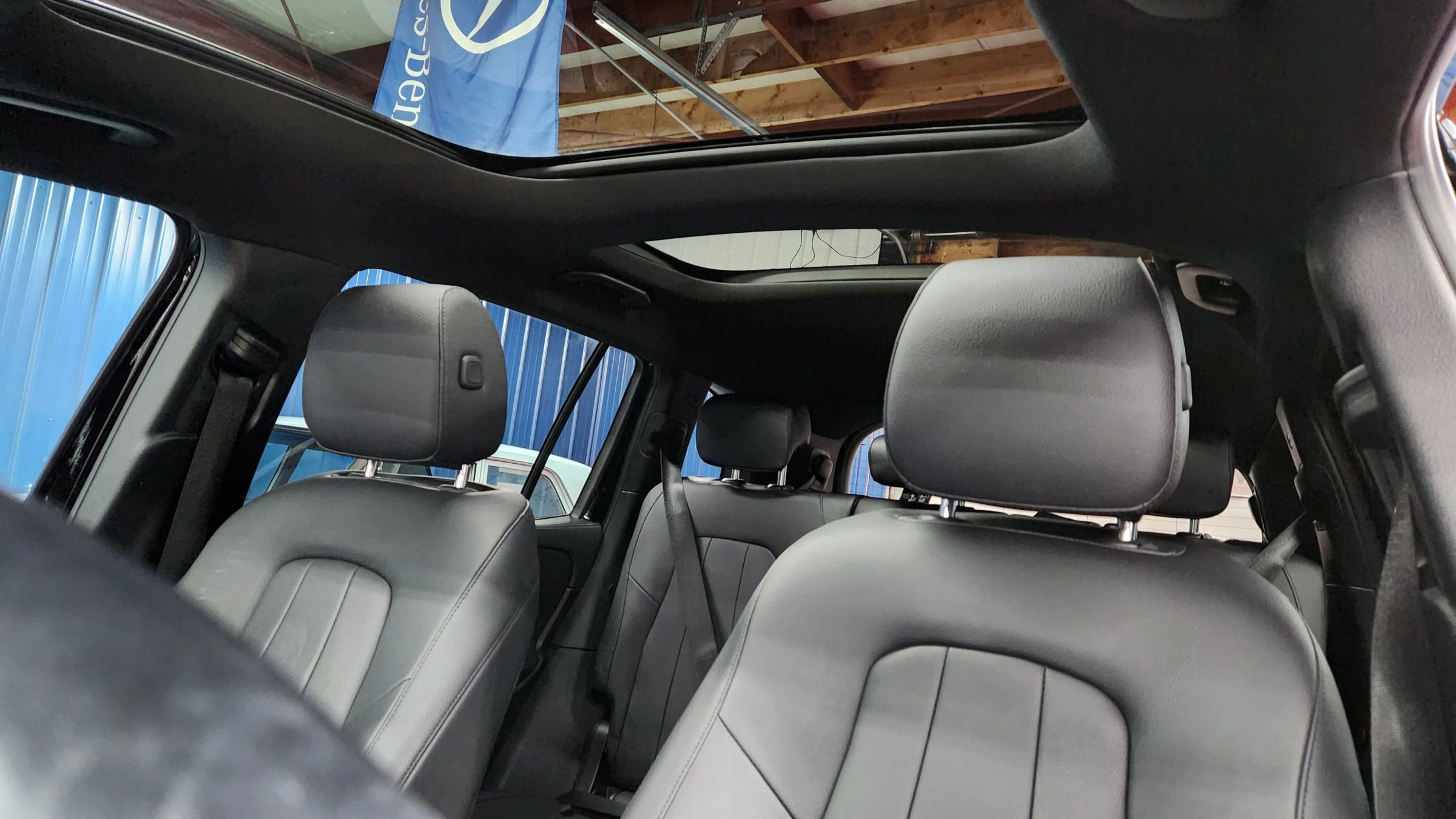 Used 2020 Mercedes-Benz GLB 250 4MATIC w/ Premium Package image 9