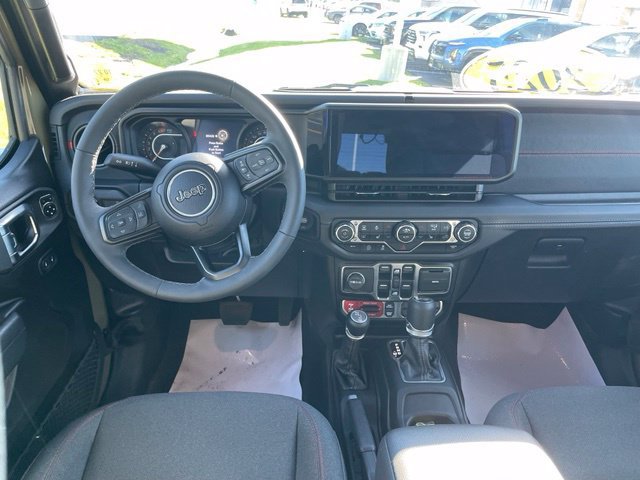 Used 2025 Jeep Wrangler Unlimited Rubicon w/ Convenience Group AWD/4WD image 16