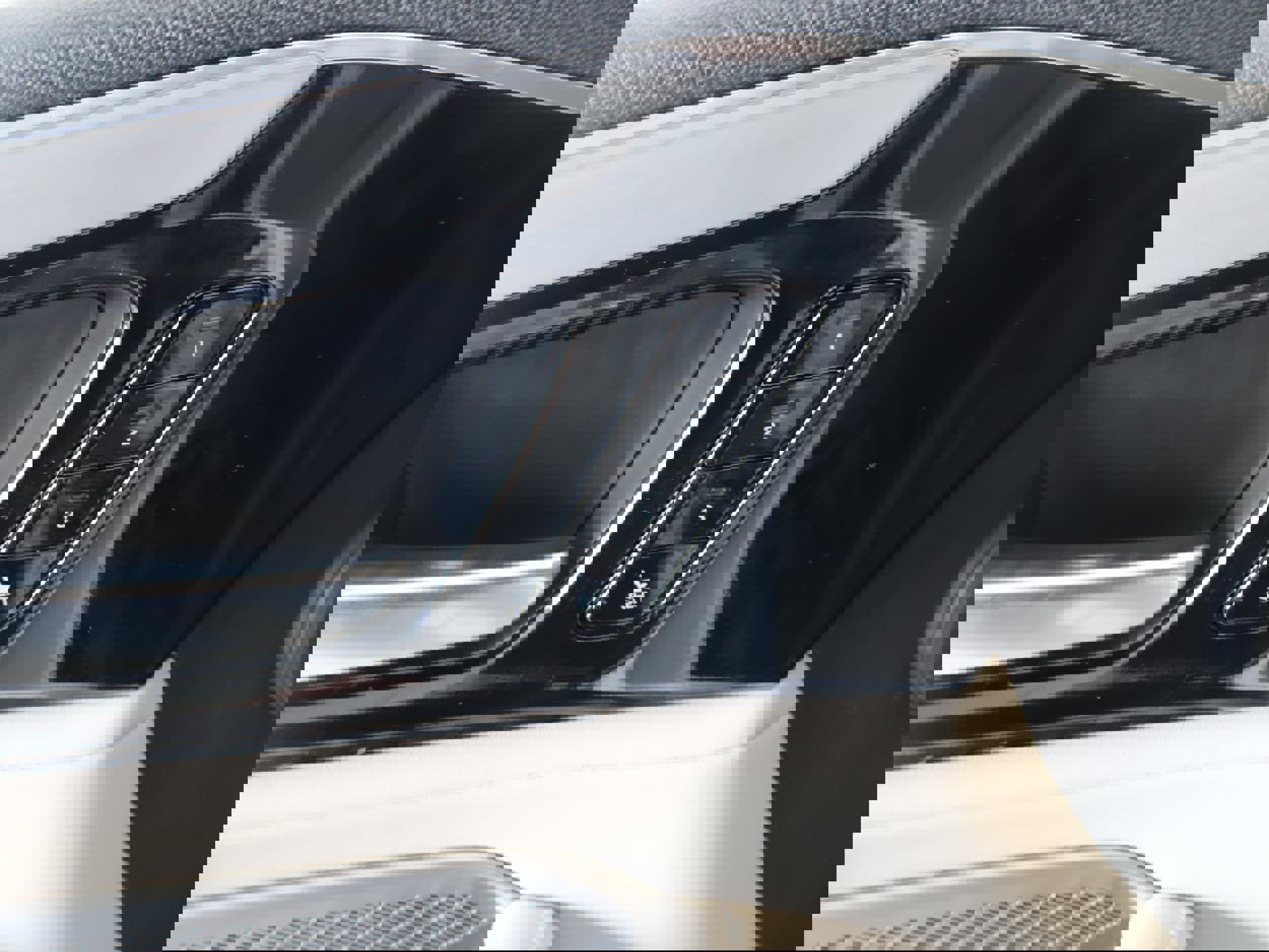 Used 2023 Acura MDX SH-AWD w/ Technology Package image 12