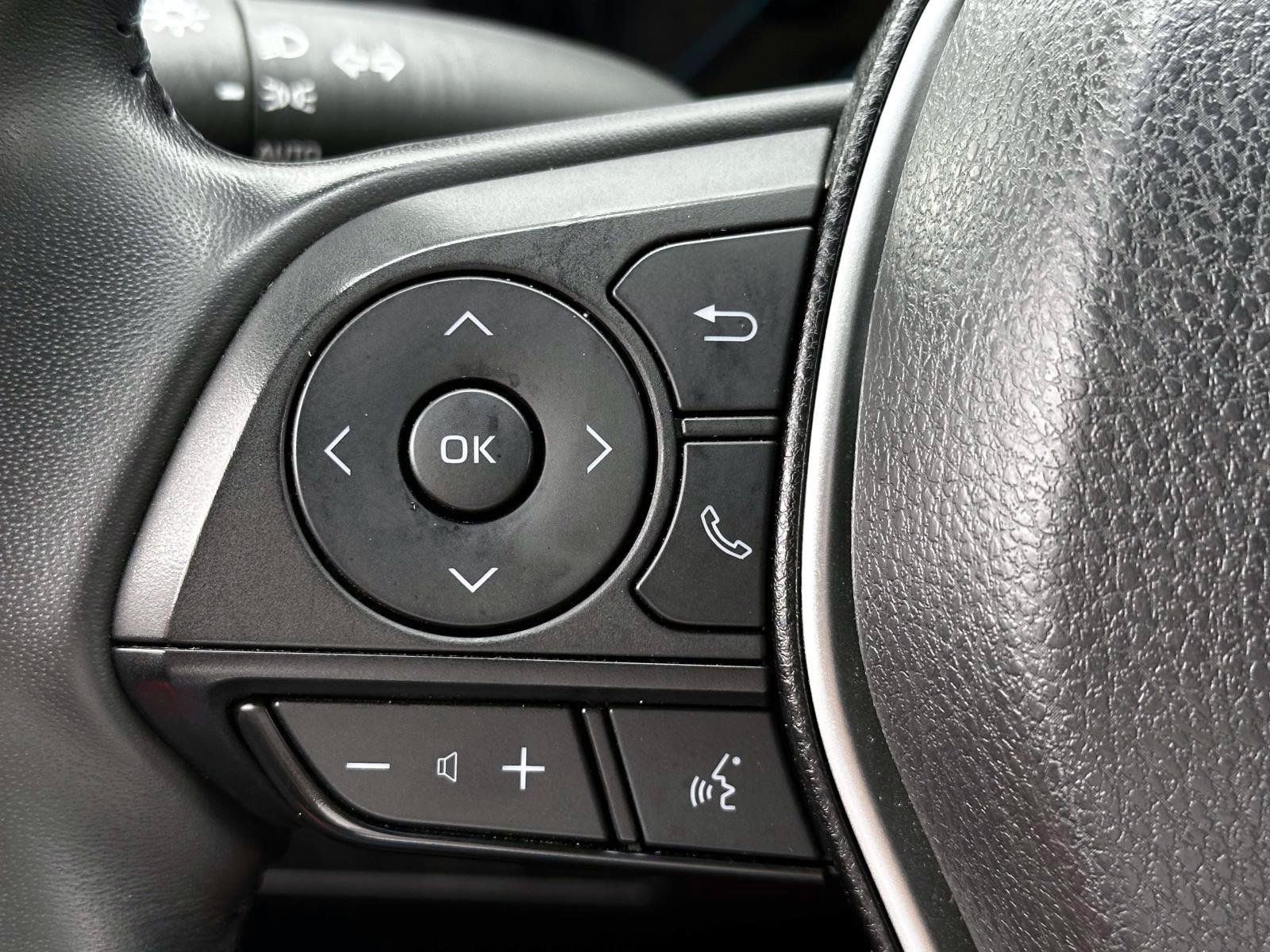 Used 2023 Toyota Venza LE AWD/4WD image 21