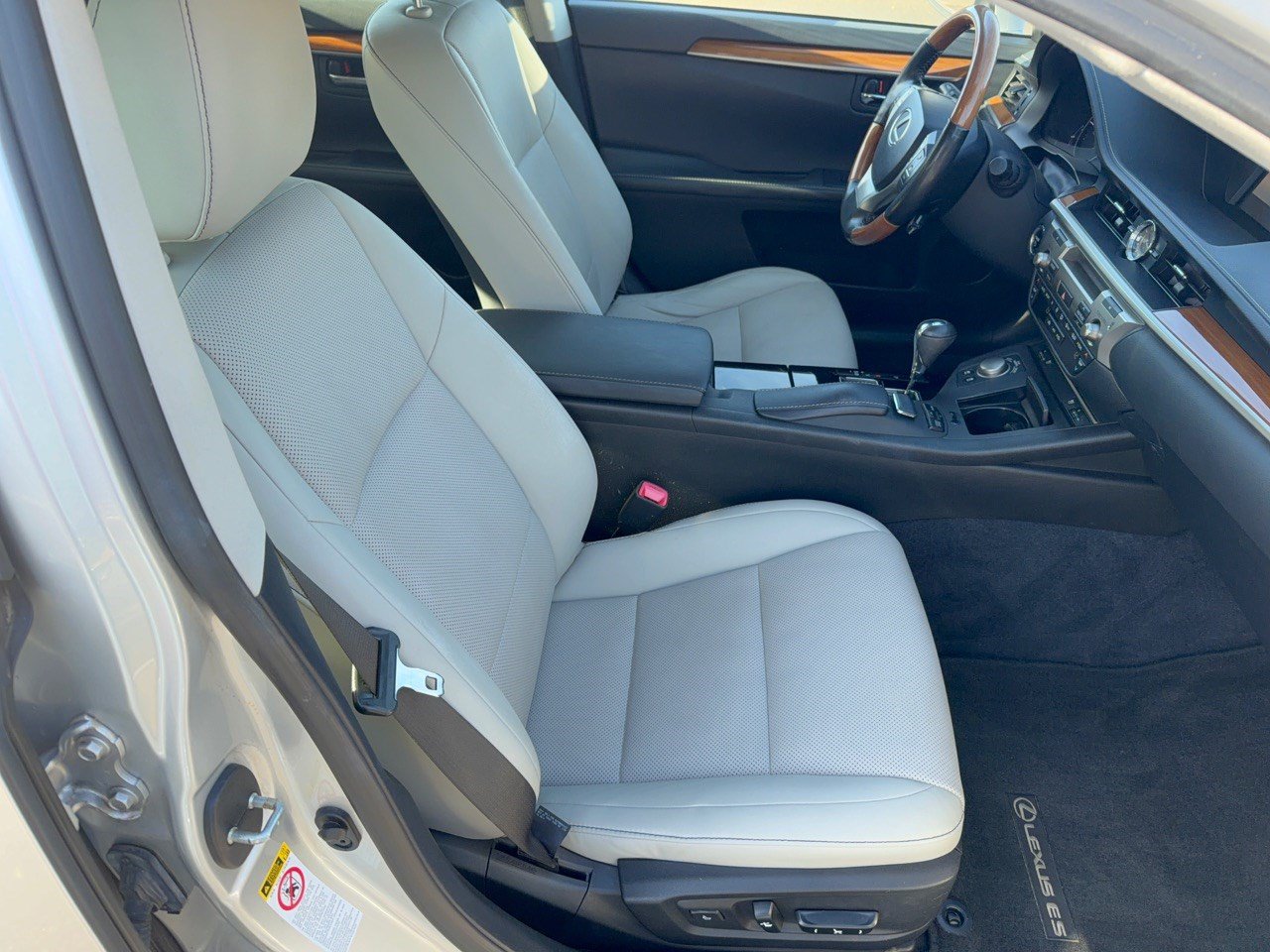 Used 2014 Lexus ES 300h w/ Premium Package w/Bamboo Trim FWD image 30