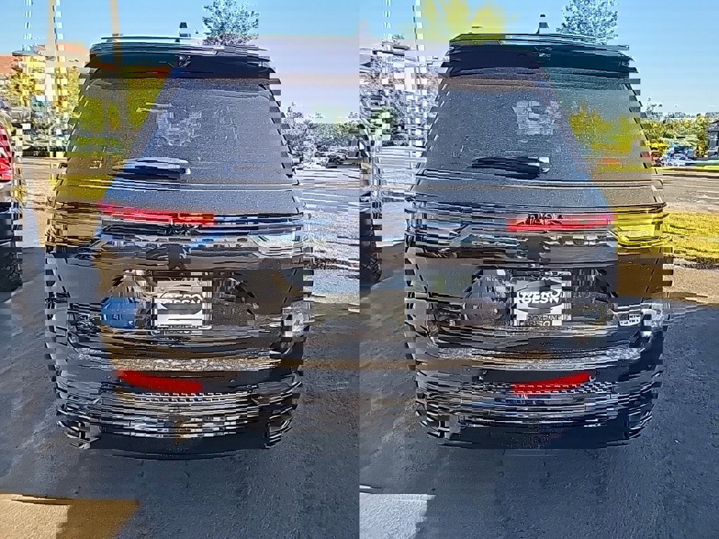 New 2025 Jeep Grand Cherokee Summit image 3