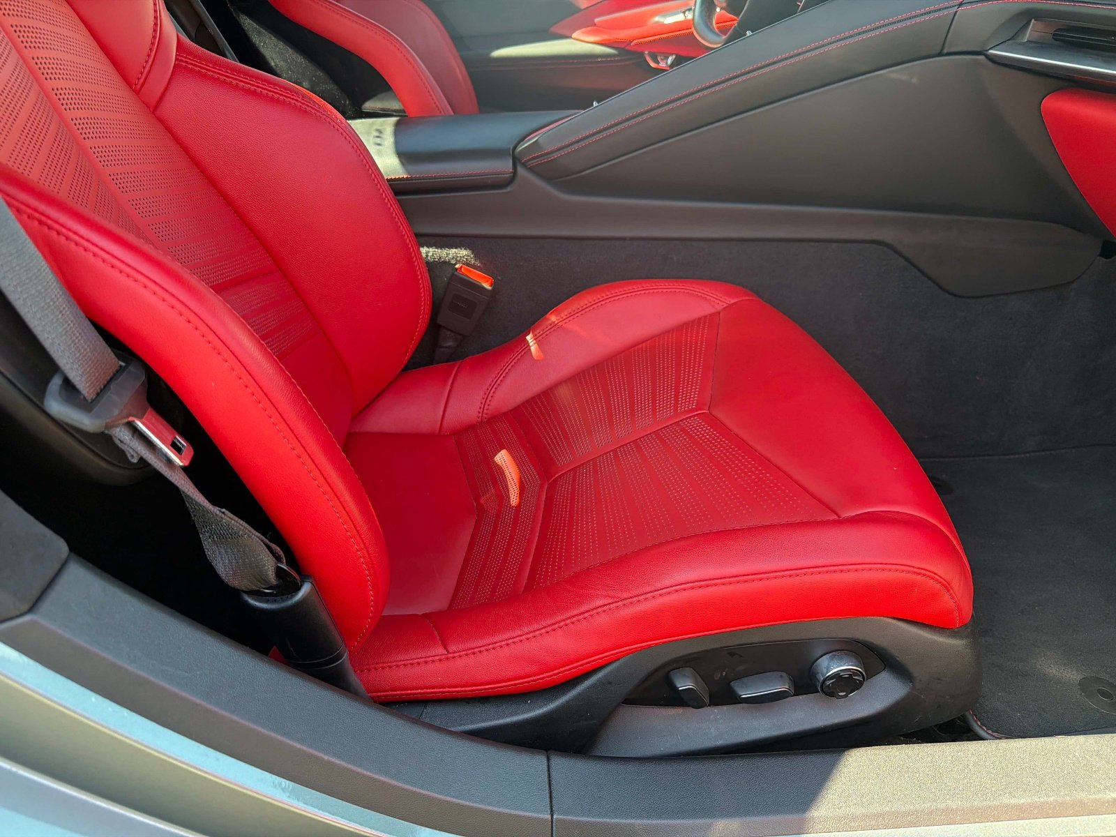 Used 2023 Chevrolet Corvette Stingray Premium Conv w/ Z51 Performance Package RWD image 25