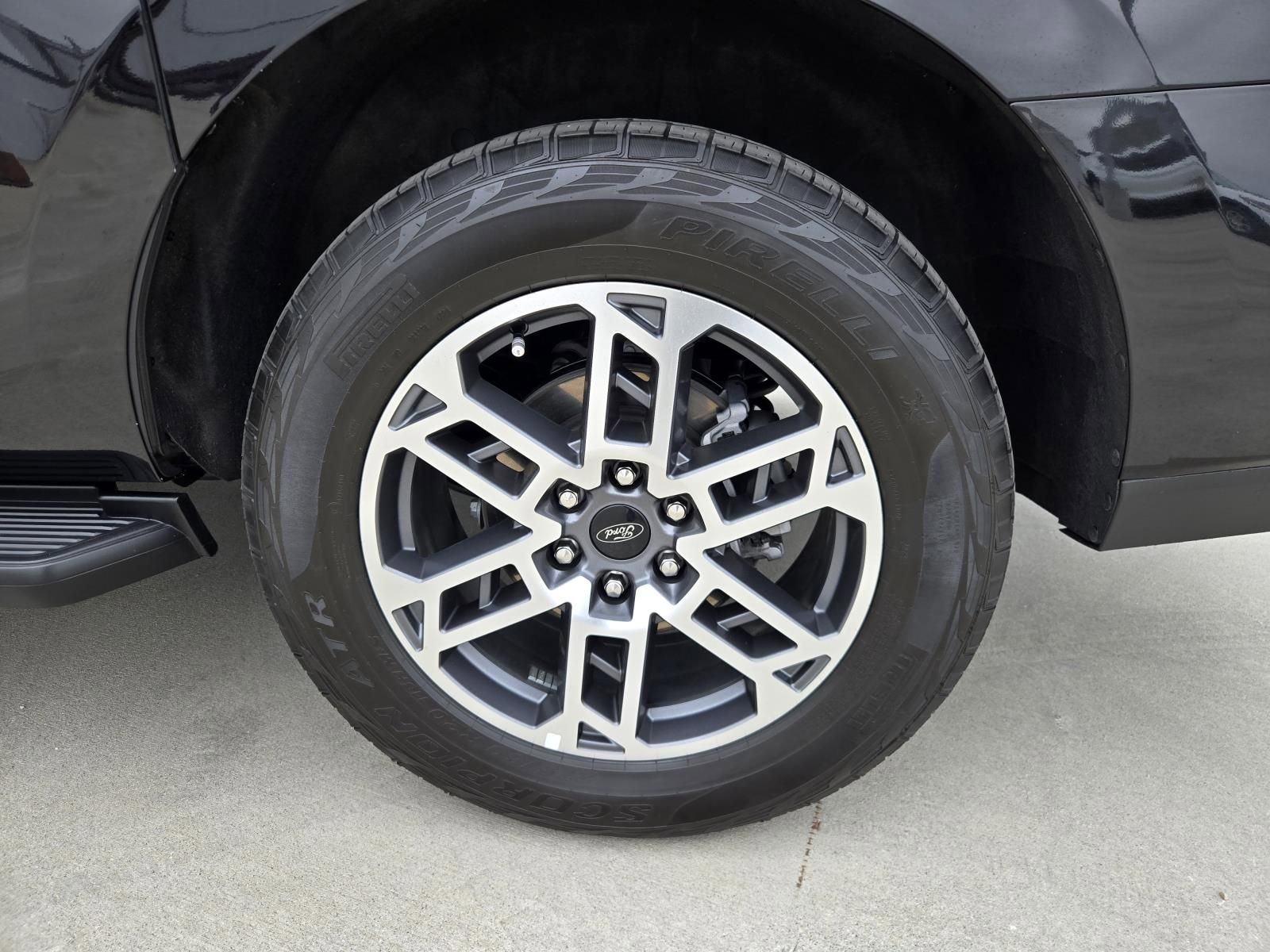 Used 2025 Ford Expedition Max Active AWD/4WD image 31