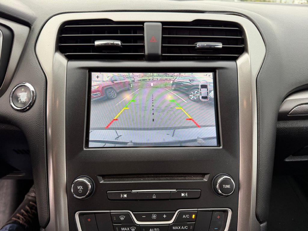Used 2017 Ford Fusion SE w/ Fusion SE Technology Package FWD image 18