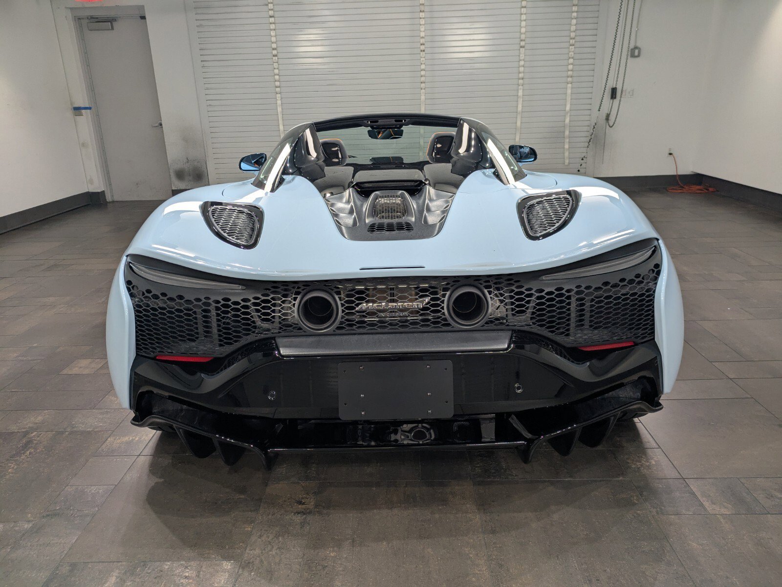 Used 2025 McLaren Artura Spider image 5