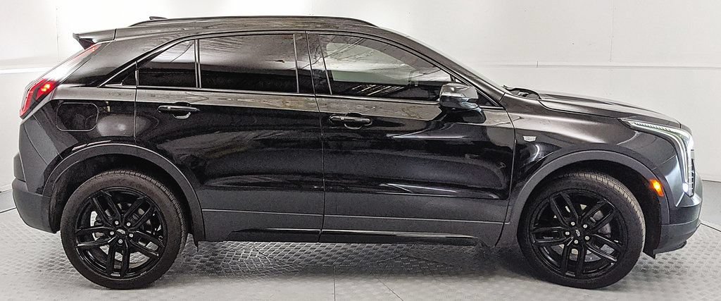 Used 2022 Cadillac XT4 Sport w/ Comfort Package AWD/4WD image 2