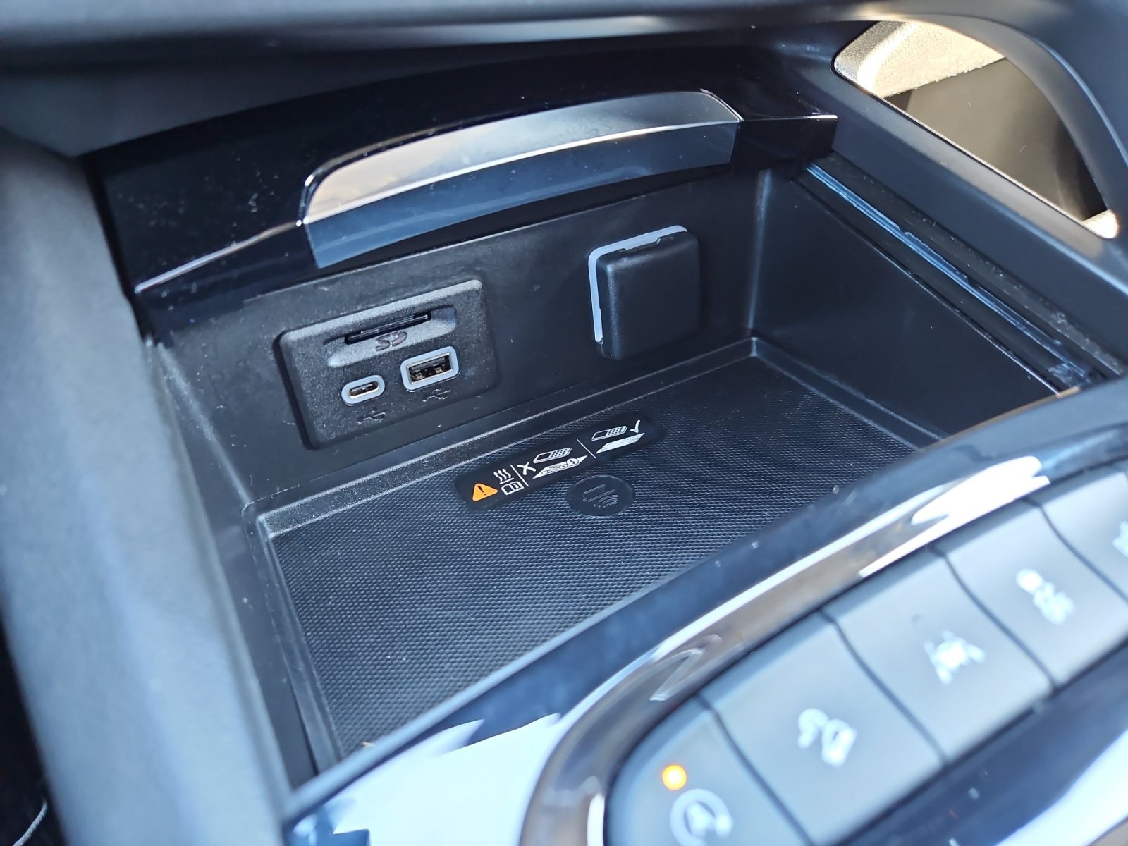 Used 2023 Buick Envision Avenir AWD/4WD image 25