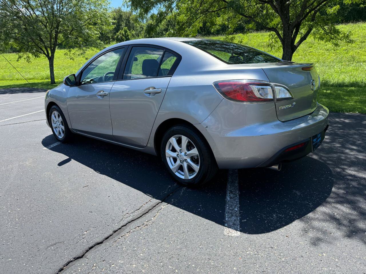 Used 2010 MAZDA MAZDA3 i Touring FWD image 14
