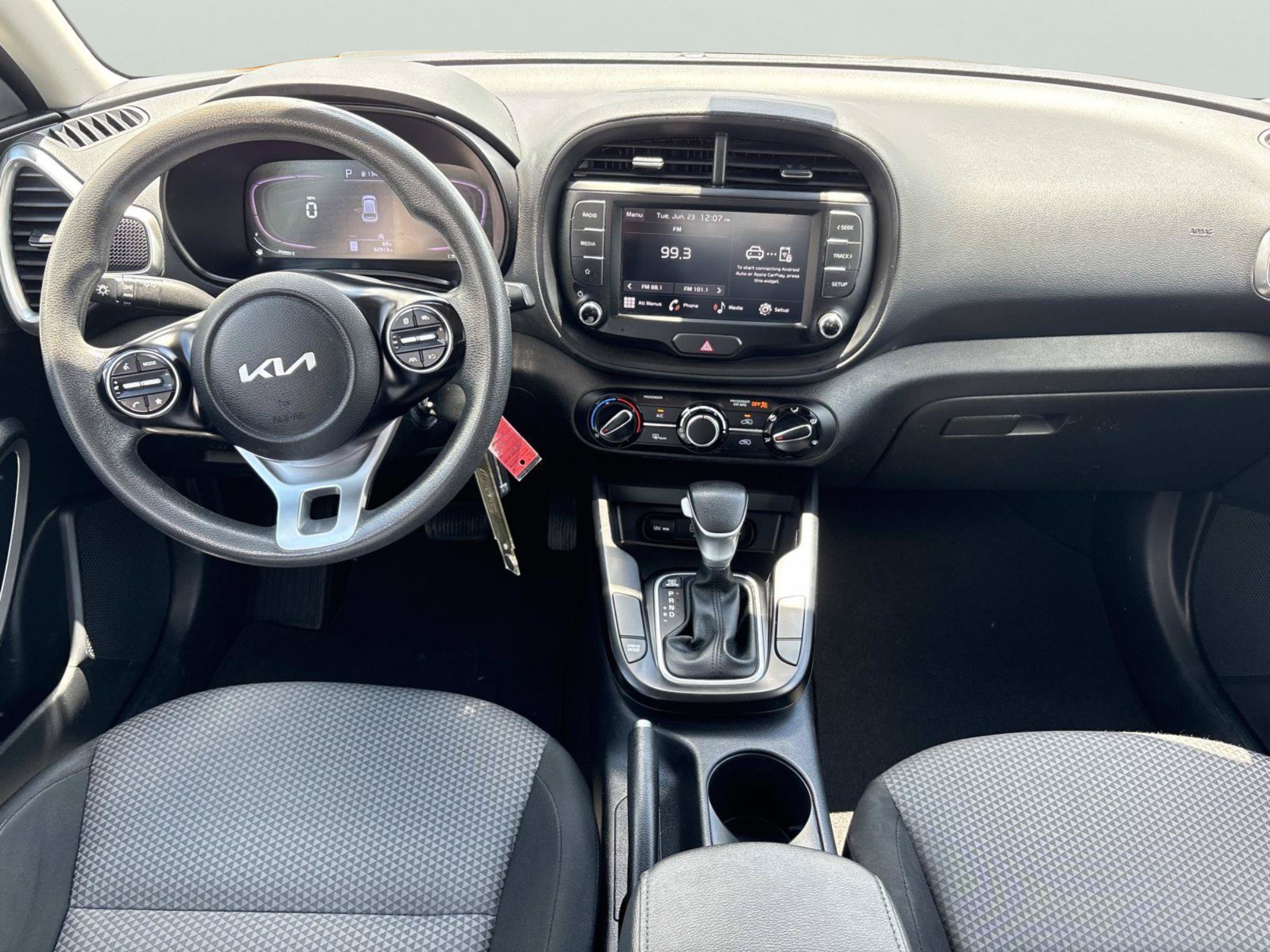 Used 2023 Kia Soul LX w/ LX Technology Package FWD image 12