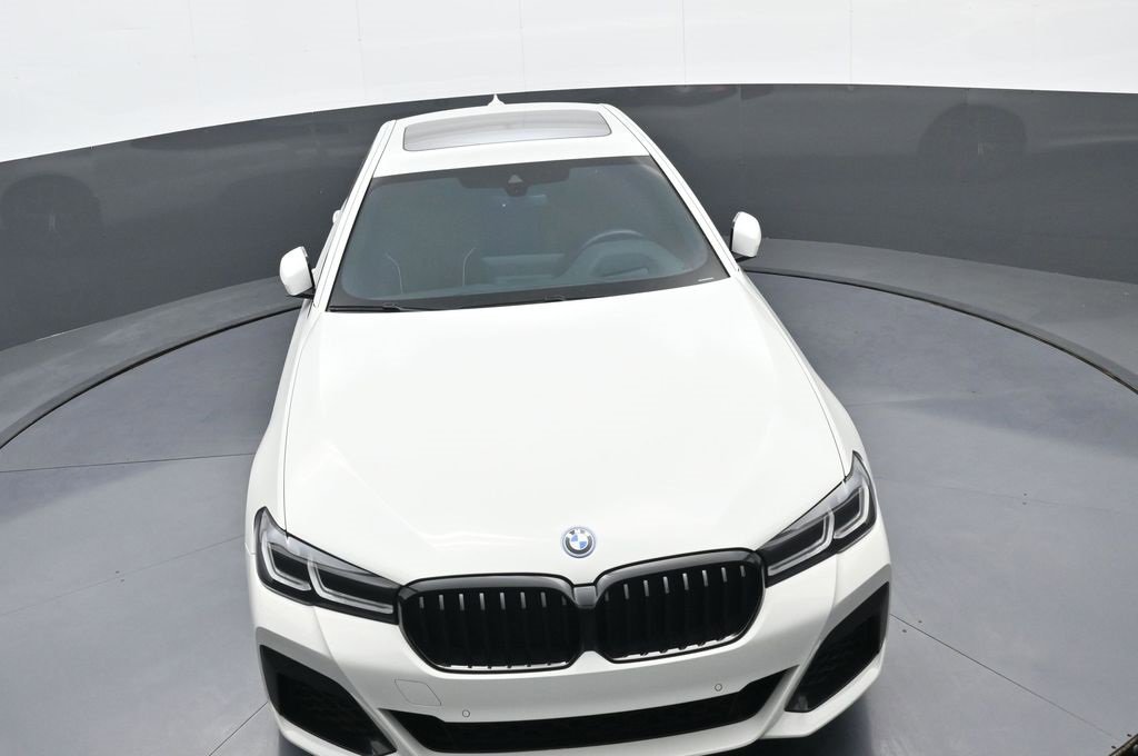 Used 2023 BMW 530e xDrive w/ Premium Package image 32