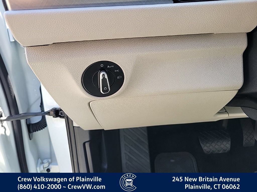 Certified 2024 Volkswagen Jetta SE w/ Panoramic Sunroof Package FWD image 41