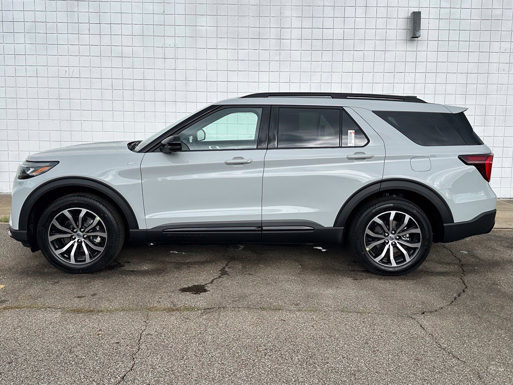 New 2027 Ford Explorer ST-Line w/ Premium Package AWD/4WD image 2