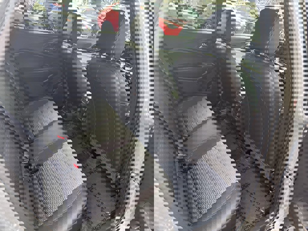 Used 2025 Chevrolet Trax LT w/ LT Convenience Package image 17