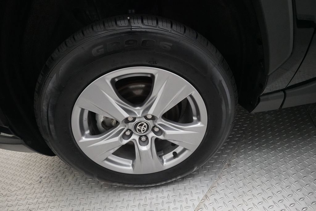 Used 2025 Toyota RAV4 XLE image 28
