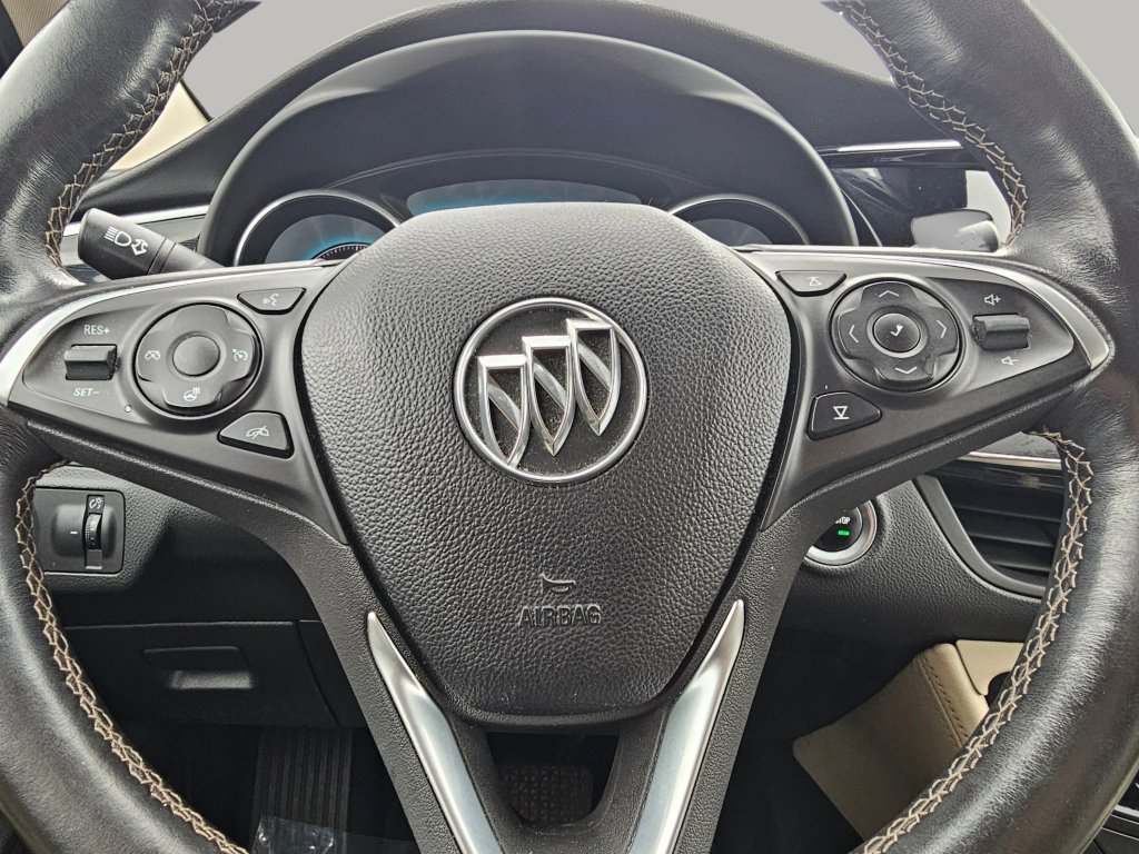 Used 2018 Buick Envision Essence image 3