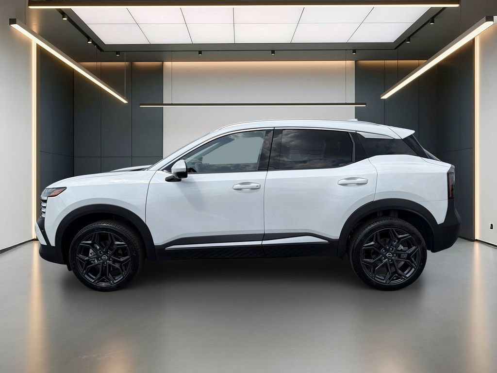 Used 2025 Nissan Kicks SR FWD image 2