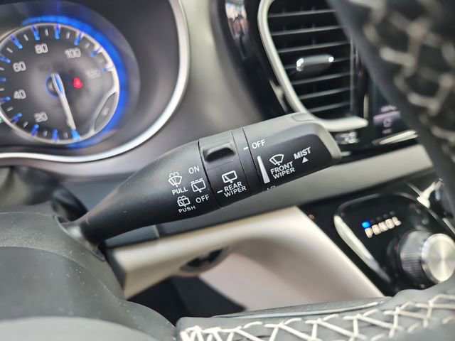 Used 2024 Chrysler Pacifica Touring-L image 28