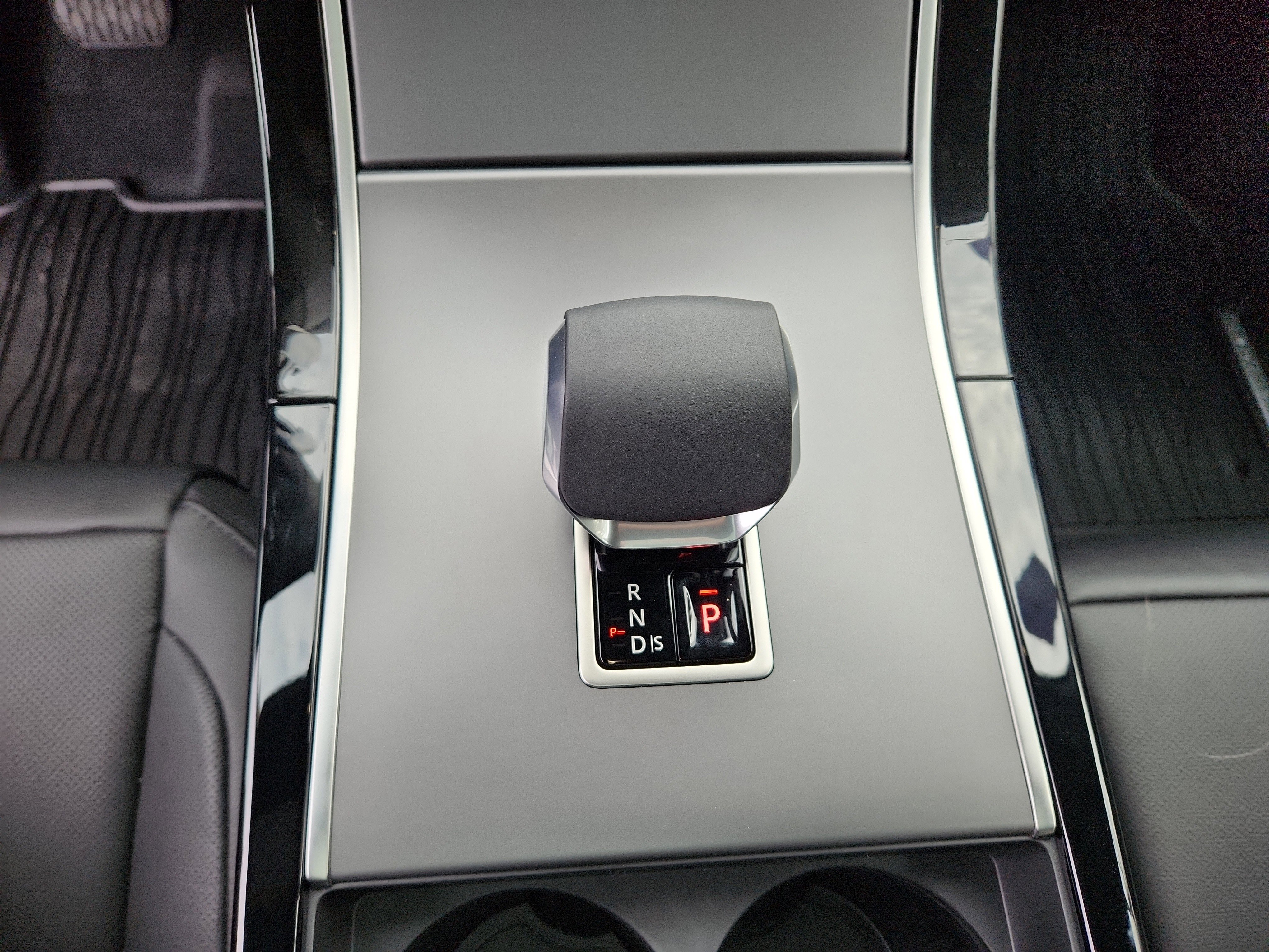 Used 2026 Land Rover Range Rover Velar S image 16