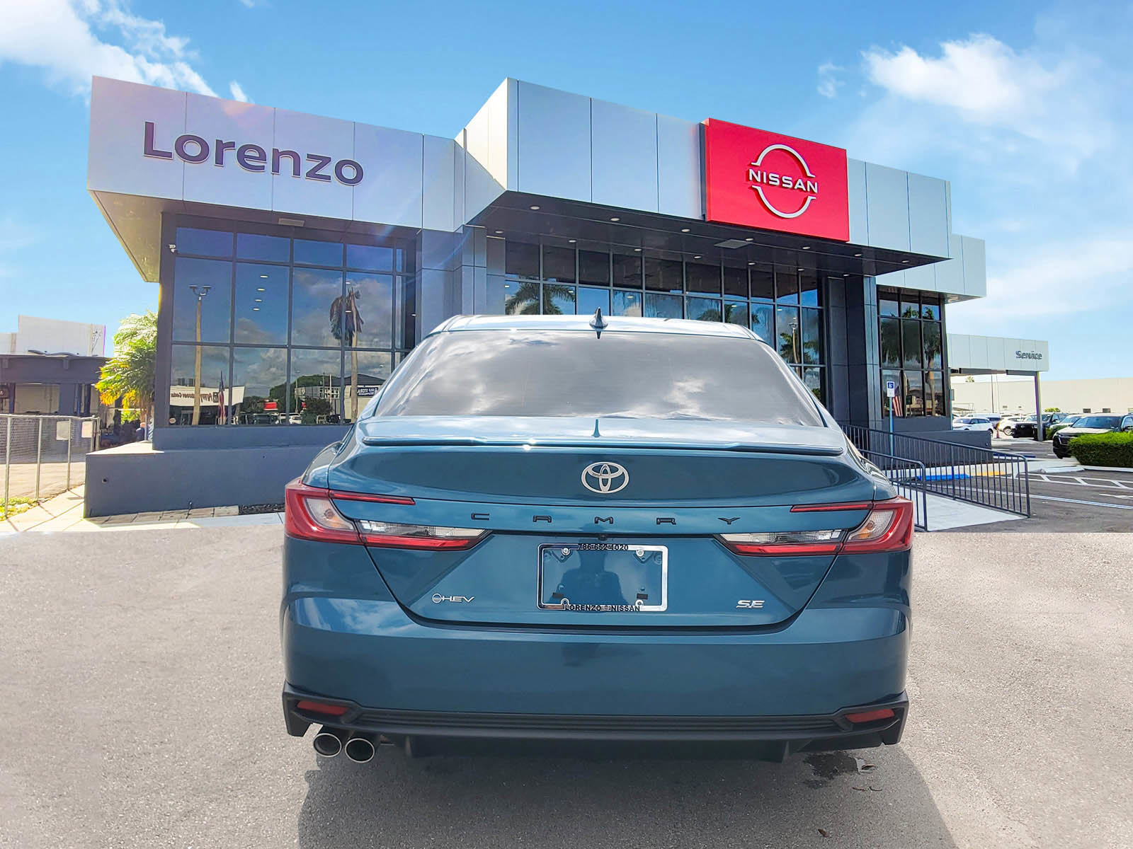 Used 2025 Toyota Camry SE FWD image 6