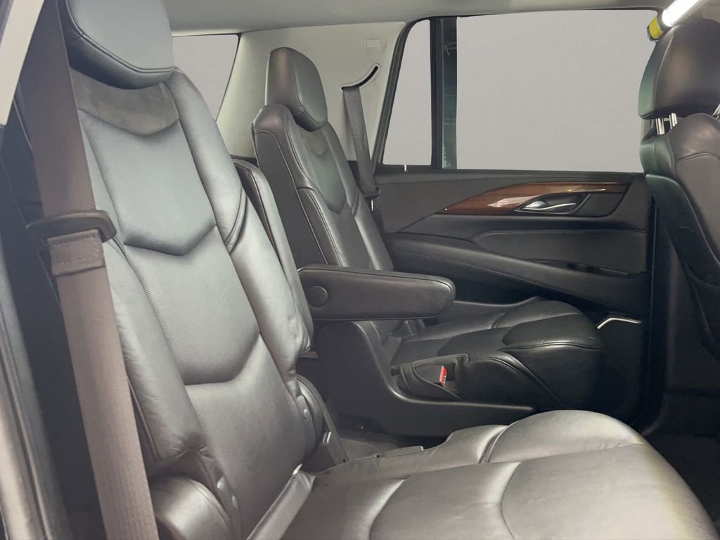 Used 2020 Cadillac Escalade Luxury RWD image 16