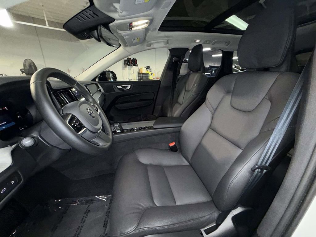 Used 2025 Volvo XC60 T8 Plus AWD/4WD image 2