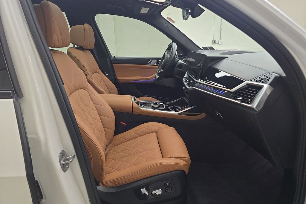 Certified 2024 BMW X7 xDrive40i w/ Executive Package image 31