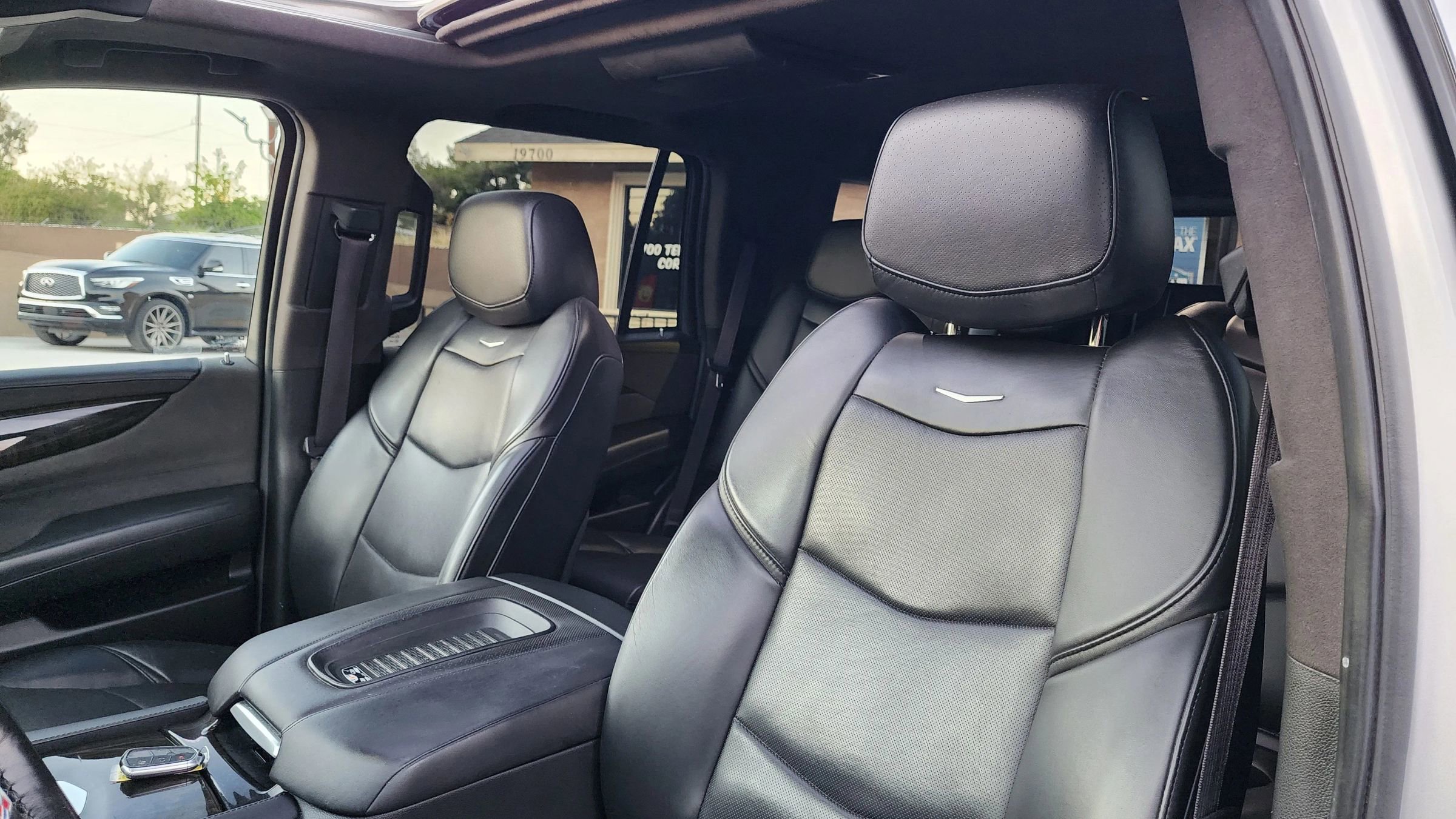 Used 2020 Cadillac Escalade Platinum image 11