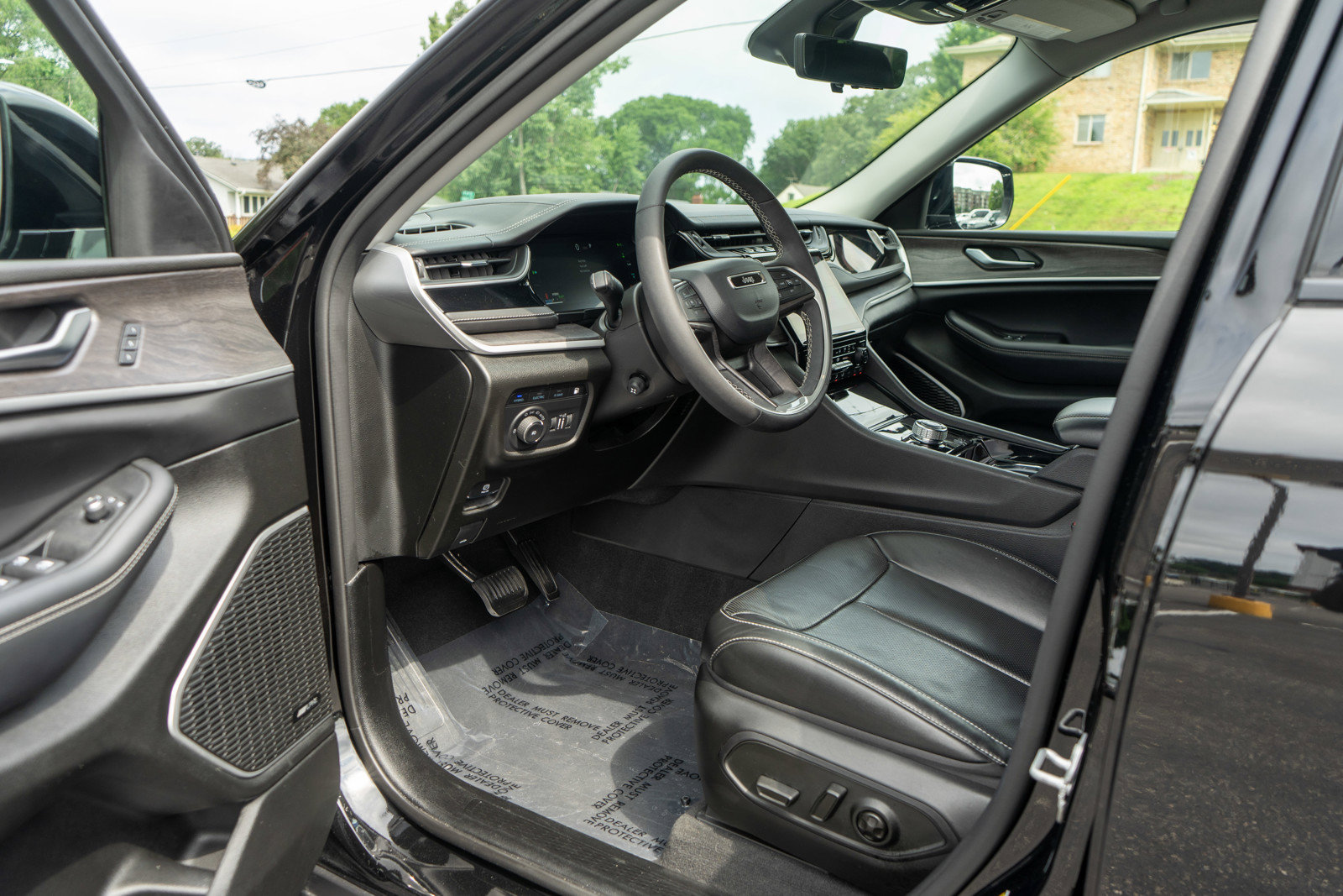 Used 2022 Jeep Grand Cherokee Limited 4xe w/ Luxury Tech Group II AWD/4WD image 14