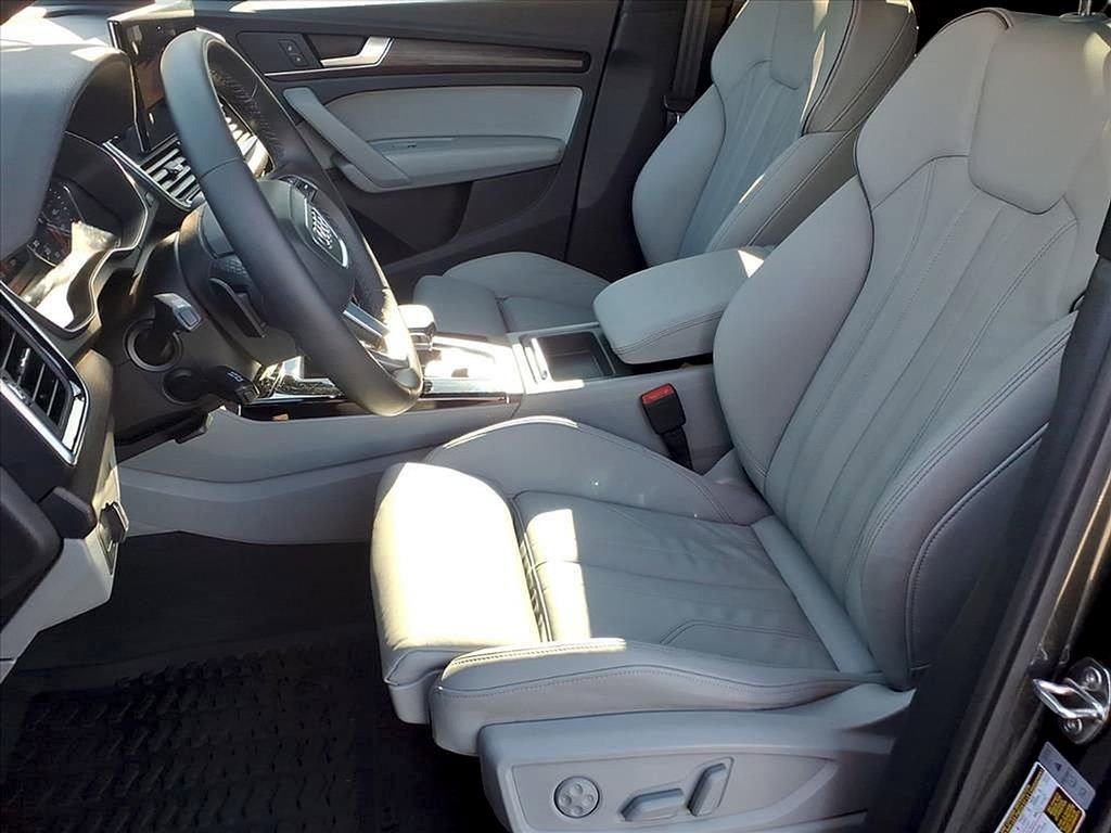 Used 2022 Audi Q5 2.0T Premium w/ Convenience Package image 18