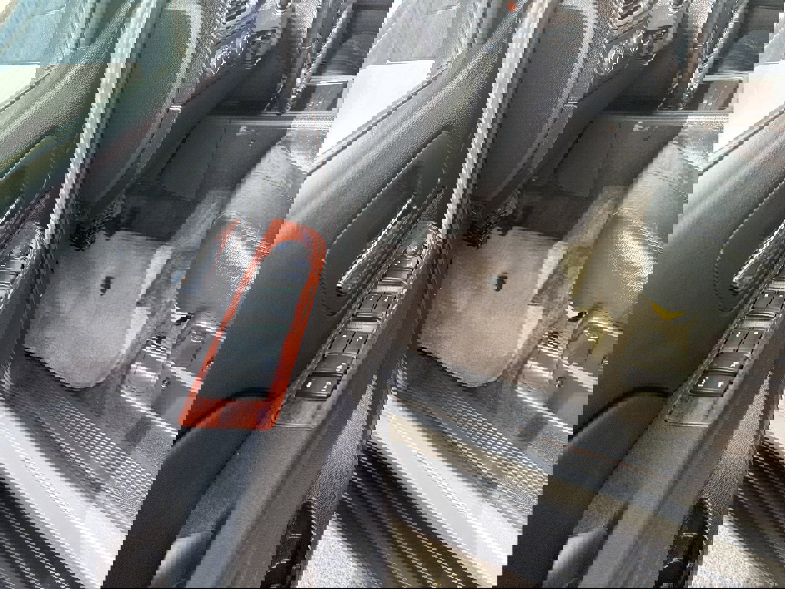 Used 2011 GMC Yukon XL SLE image 12