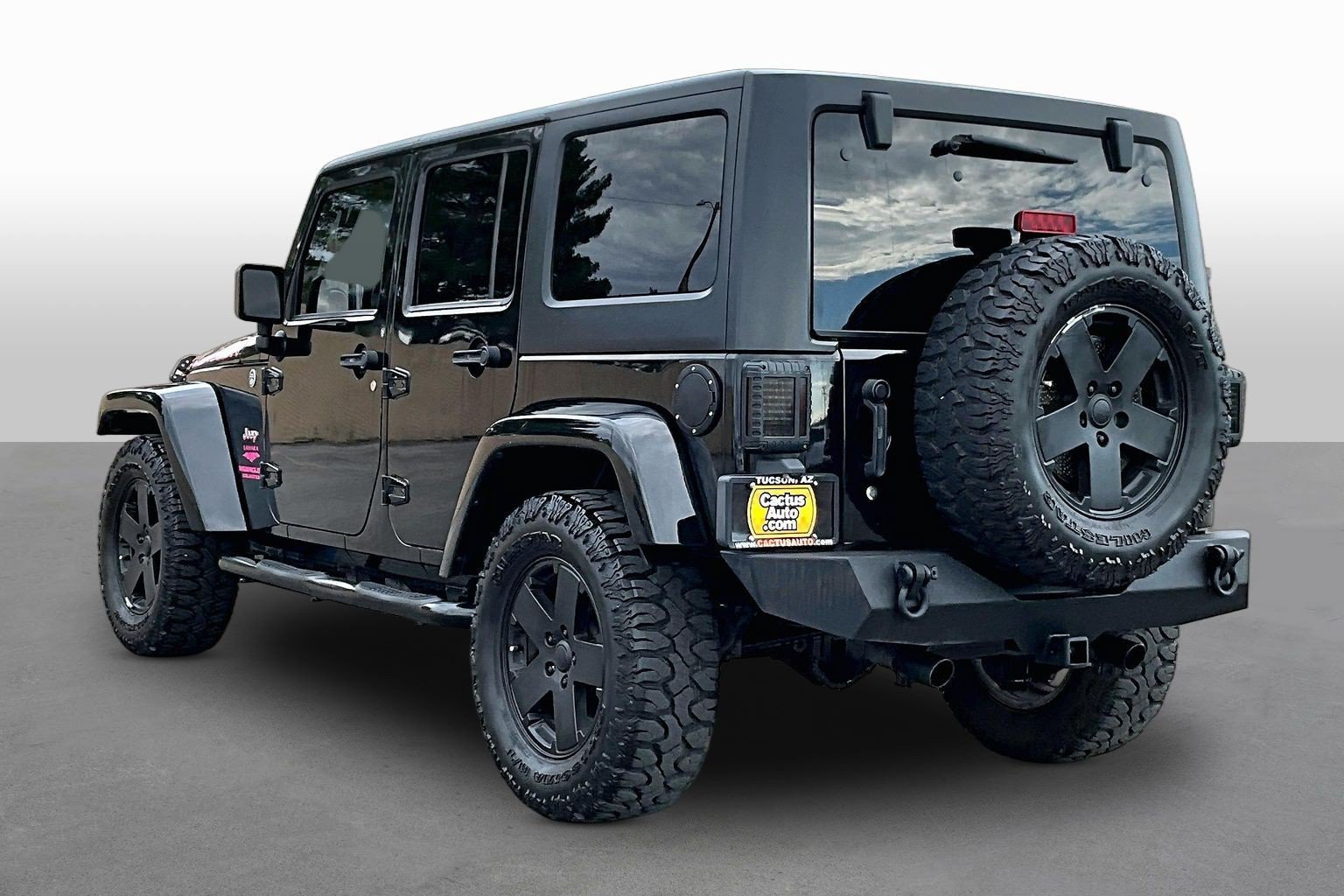 Used 2012 Jeep Wrangler Unlimited Sahara w/ Dual Top Group AWD/4WD image 11