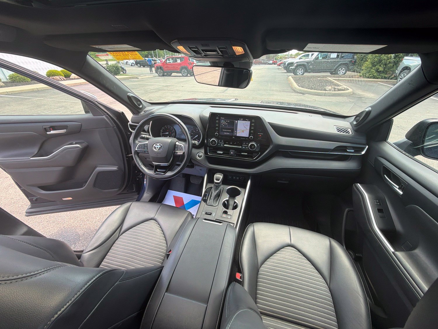 Used 2021 Toyota Highlander XSE FWD image 29