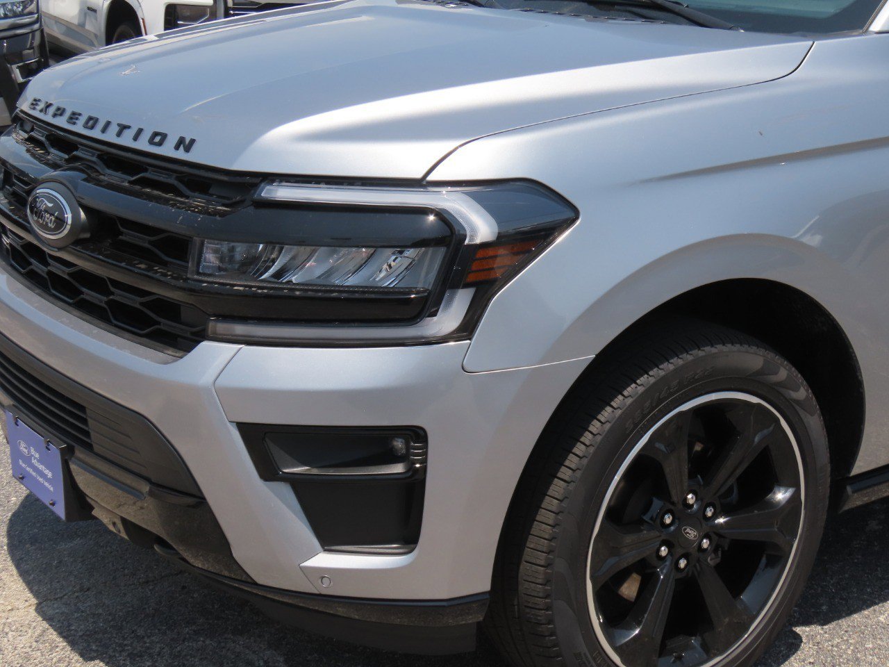 Certified 2024 Ford Expedition Limited AWD/4WD image 3