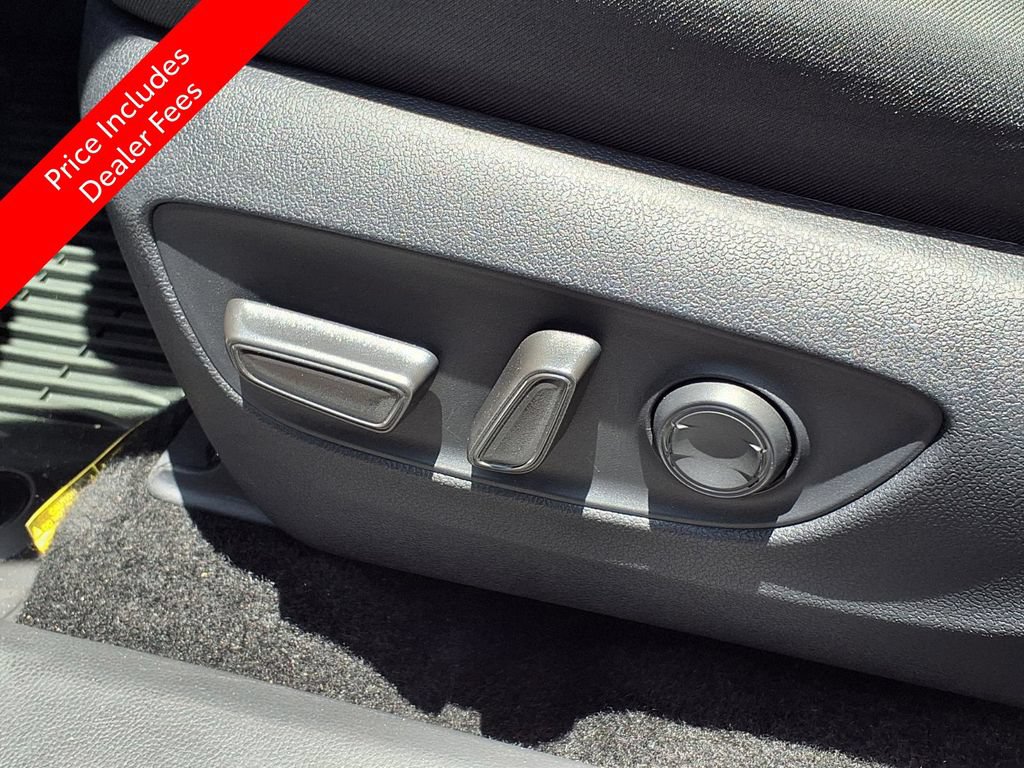 Used 2025 Toyota RAV4 XLE FWD image 24