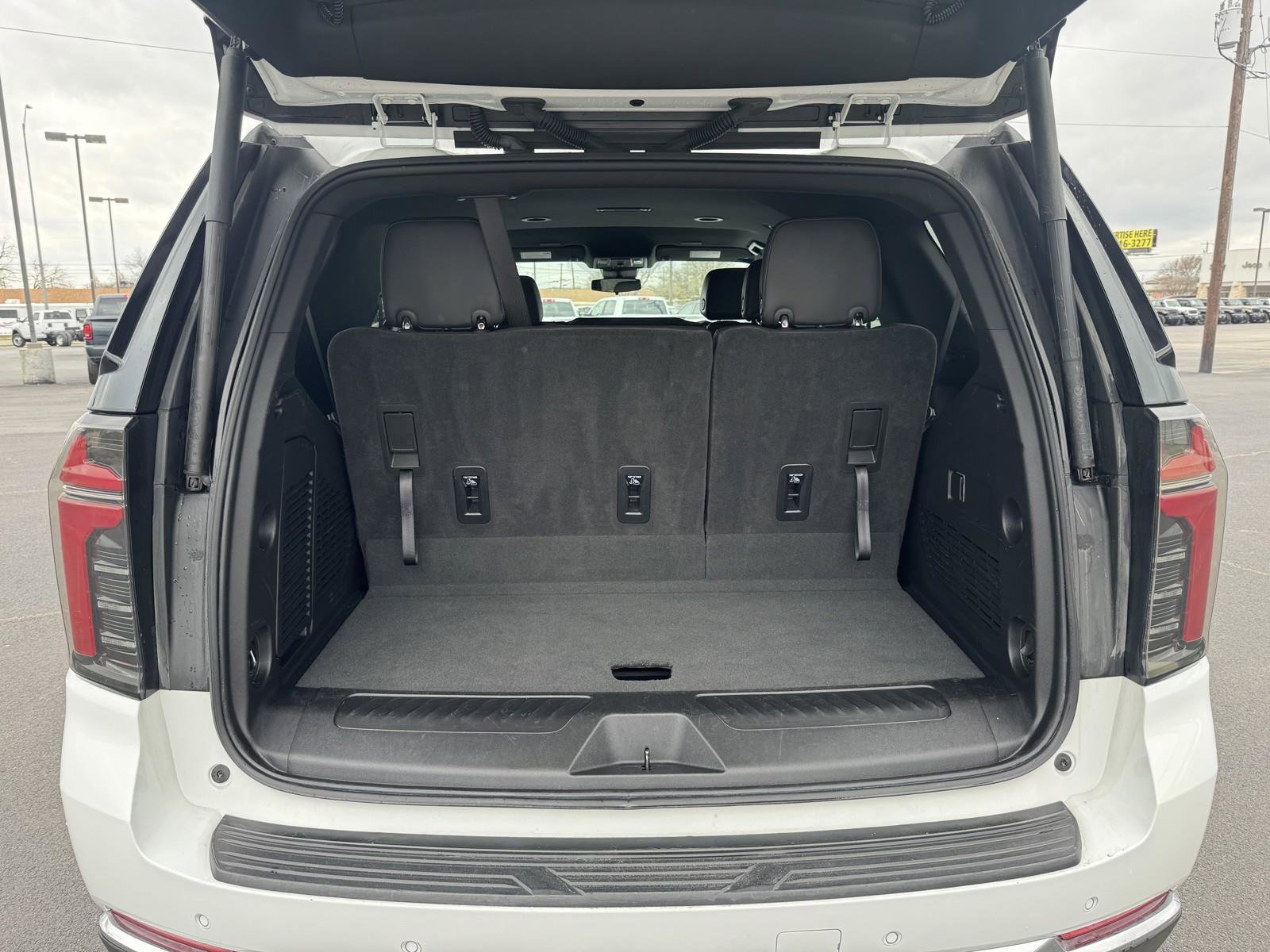 Used 2025 Chevrolet Tahoe LT image 32