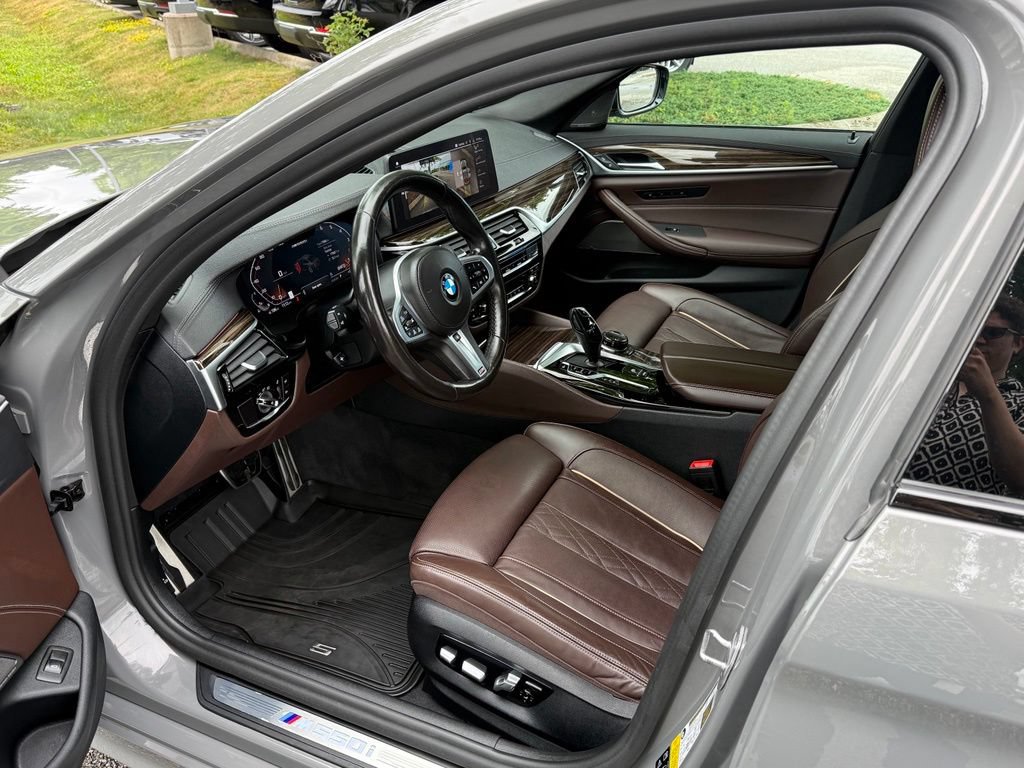 Used 2021 BMW M550i xDrive w/ Executive Package AWD/4WD image 12